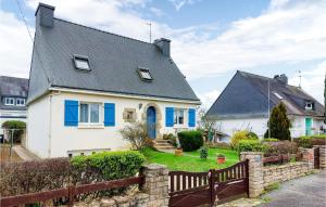 Stunning home in Hennebont with WiFi and 4 Bedrooms