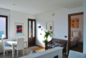 Apartment The Palm with Garden