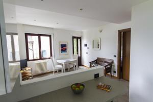 Apartment The Palm with Garden