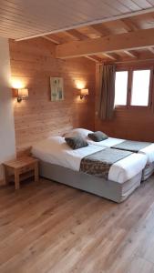 Hotels Logis Hotel & Spa Beau-Site : Chambre Triple