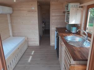 Luxury caravan for six people - private swimming pool