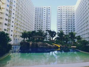 Shore Residences MOA Complex Staycation