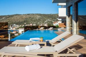 Luxury villa Sun and Moon with infinity heated pool for 16 up to 19 people by the sea in Razanj