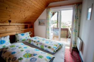 Large One-Bedroom Apartment with Balcony and Lake View room in Apartments Krista