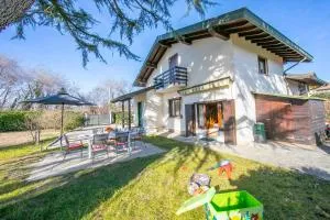 Cedar House Villa Few Minutes From Lake - Happy Rentals - Taino