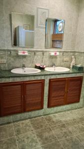 Schnes Bungalow mit gemeinschaftichem Auenpool und 2km vom Sandstrand enfernt