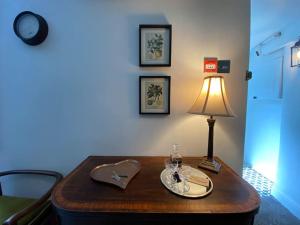 Clifton Georgian Townhouse, Downstairs Ensuite Room & Light Plant Based Breakfast