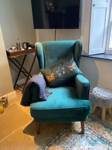 Clifton Georgian Townhouse, Downstairs Ensuite Room & Light Plant Based Breakfast