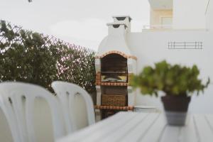 Best Houses 40 - You me and the sea