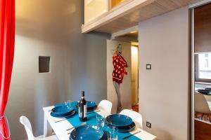 Lilly apartment main train station old town by The Heritage House Main Square Cracow