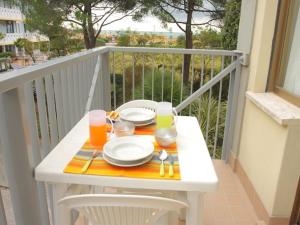 Two- bedroom flat with sea view in Bibione