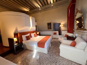 Junior Suite room in Ruzzini Palace Hotel