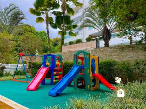 Apt Novíssimo em Riviera com Piscina Aquecida e Serviço de Praia