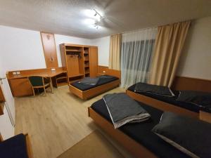 Monteurzimmermit Gemeinschafst Bad-Küche- AM RHEIN