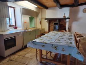 Honeysuckle Cottage at Gites de la Vienne