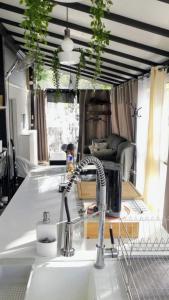 Chalets mobil-home climatise, 56m², tt confort, domaine ombrage 5*, piscines : photos des chambres