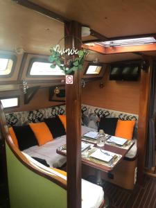 Bateaux-hotels Cassiopee : Mobile Home
