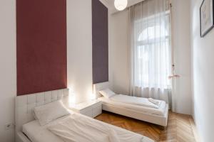 Bright Two-Bedroom Home by the New York Palace