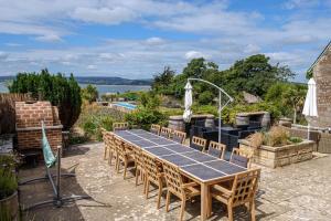 The Beach House-Devon- On the beach- sleeps 20