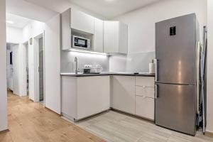 Huge BRAND NEW apartment in city center, big terrace