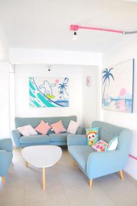 Hotel Casa Mandarine , Amazing Private Rooms w Balcony, Rooftop, Hammocks, AC, SmarTV, 100mbs!