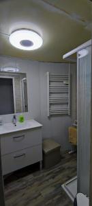 Chalets mobil-home climatise, 56m², tt confort, domaine ombrage 5*, piscines : photos des chambres