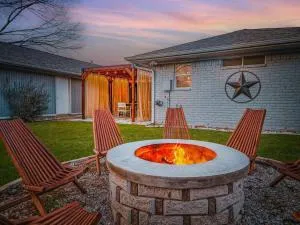 Cowboy theme with heated stock tank, pool table, BBQ, firepit, fiber internet - 法默斯布兰奇