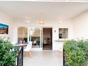 A un paso de la playa con piscina privada