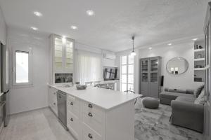 Belva Blue Glyfada Modern 2BR Walk to Ctr & Beach