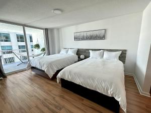 City & Sea View+FREE Parking Modern Condo