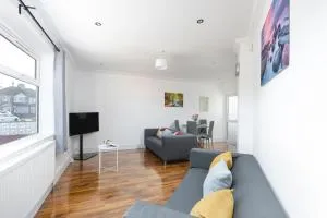 Skyvillion - London Enfield 4 Bedroom Cosy House Free Parking Garden - Enfield Lock