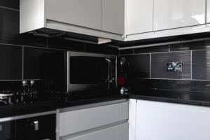 Skyvillion - London Enfield 4 Bedroom Cosy House Free Parking Garden