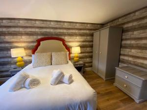 Double Room with Mountain View - Pet Friendly room in Achray House