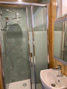 Chalets Escapade Romantique en Chalet Nature, Calme et Douceur au Bord de Marne : photos des chambres