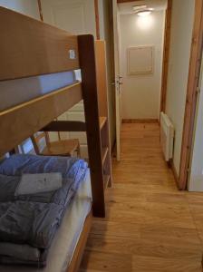 Appartements Chamrousse 1700 - Asters A03 (Rez de Jardin, Terrasse plein sud) : photos des chambres