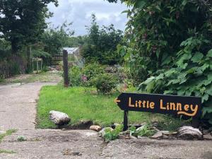 1 Bed Cottage - Sleeps 2 - Garden - Parking - Wifi