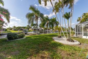 Gulf Access, Sleeps 14 - Calusa Paradise