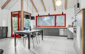 2 Bedroom Cozy Home In Grenaa
