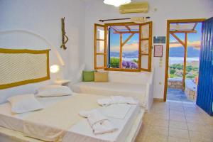 Triple Room with Sea View room in Margaritari Studios Milos