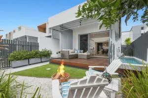 Stylish Beach Villa - Casuarina