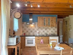 Maisons de vacances Gite Avrilly , 2 pieces, 3 personnes - FR-1-489-327 : photos des chambres