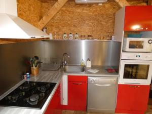 Maisons de vacances Gite Vernusse, 3 pieces, 6 personnes - FR-1-489-357 : photos des chambres