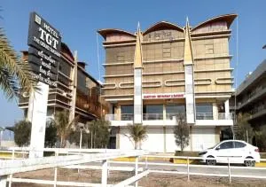 The Grand Takshak Hotel - Zainābād