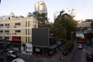 Thonglor Suites Hotel