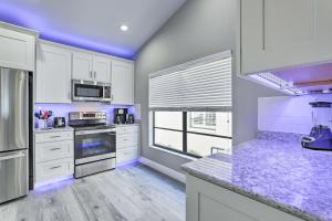 Private Dock and Saltwater Pool Apollo Beach House