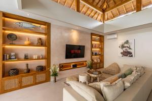 Premium 5 bd Luxury Central Villa 300m to beach & Mexicola