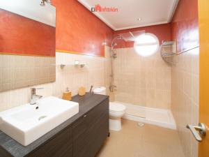 El Anfitrión - Paleobull Castillo