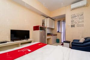 RedLiving Apartemen Green Lake View Ciputat - Pelangi Rooms 2 Tower E
