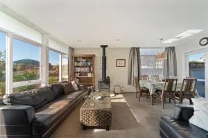 The Orchard House - Turangi Holiday Home - Tokaanu