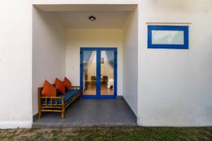 LOCAL BEACH FRONT VILLAS